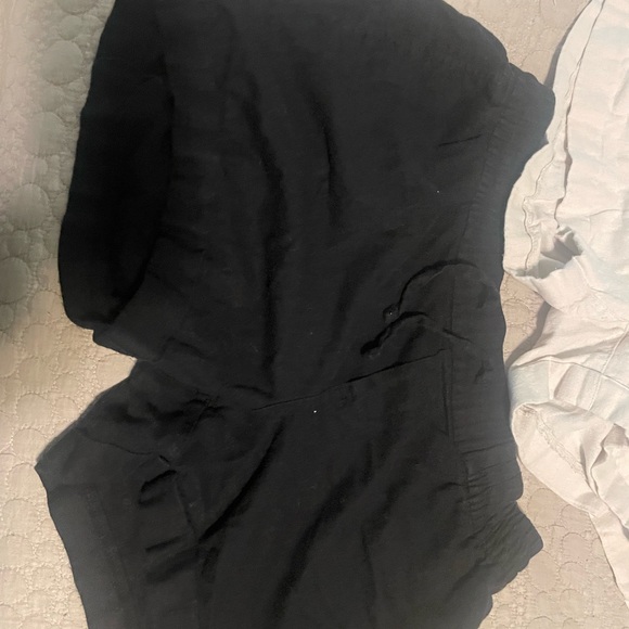 Women’s Oldnavy shorts size medium - Picture 3 of 4